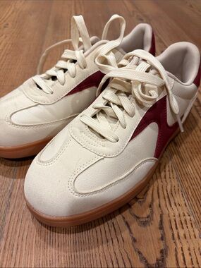 Nicole Miller Cream & Burgundy Retro Lace-Up Sneakers